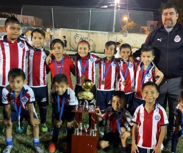 ¡SE CORONAN SÚPER CHIVAS! ¡SE CORONAN SÚPER CHIVAS!