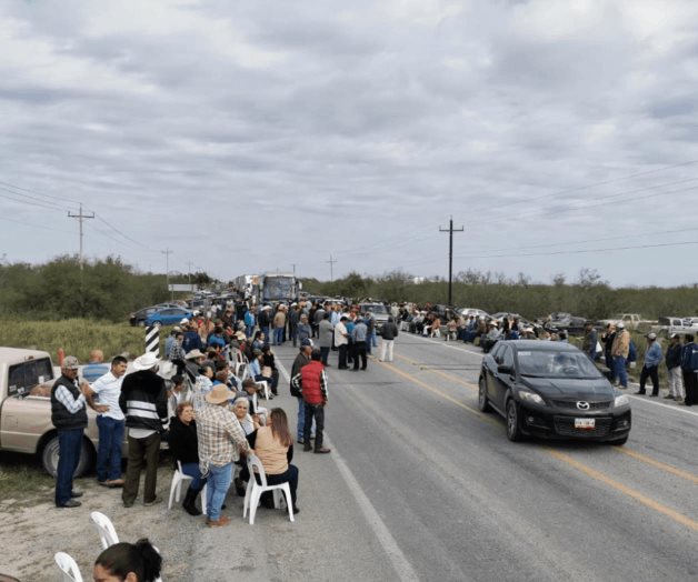 Cumplen amenaza y bloquean