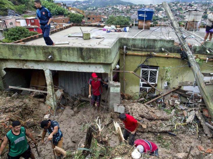 Al menos 30 muertos tras tormentas en Brasil Al menos 30 muertos tras tormentas en Brasil