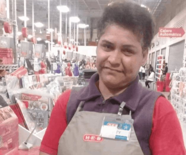 Premian honradez de una empleada Premian honradez de una empleada