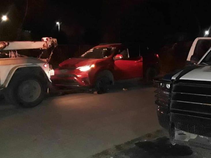 Abandonan camioneta al detectarlos policías Abandonan camioneta al detectarlos policías