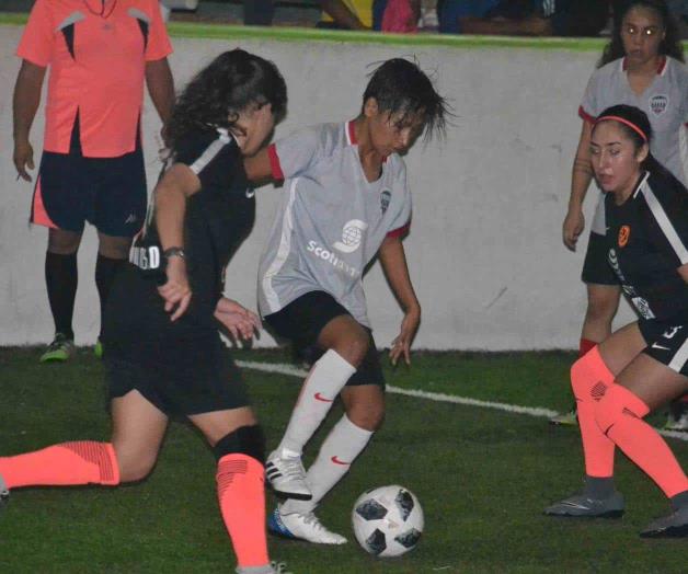 No sueltan Diablas el liderato en la Liga de Futbol Rápido