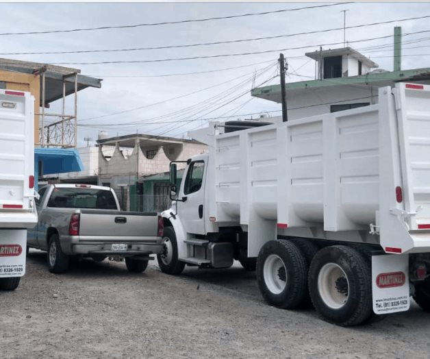 Entregan otro camión de volteo al Distrito 026