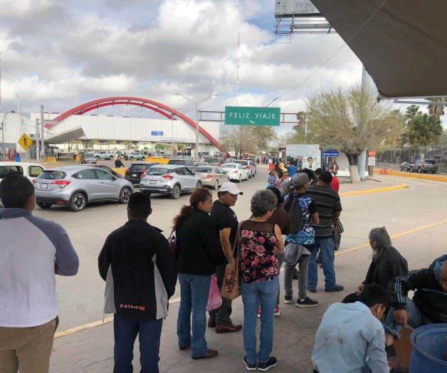 Asueto mexicano satura puentes internacionales de Matamoros