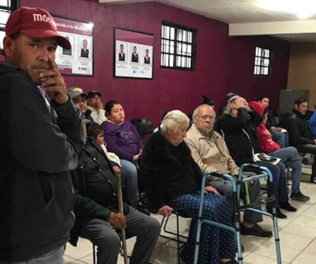 Abarrotan el módulo del INE