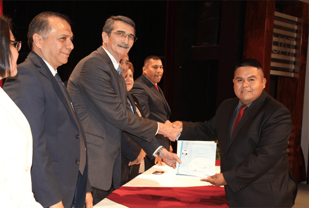 Preside Rector graduación en la Facultad de Ing.de Tampico