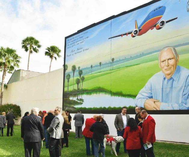 Presentan mural de Herb Kelleher Presentan mural de Herb Kelleher