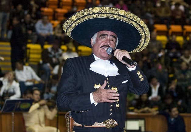 Vicente Fernández, 80 años del polémico y excesivo rey de las rancheras
