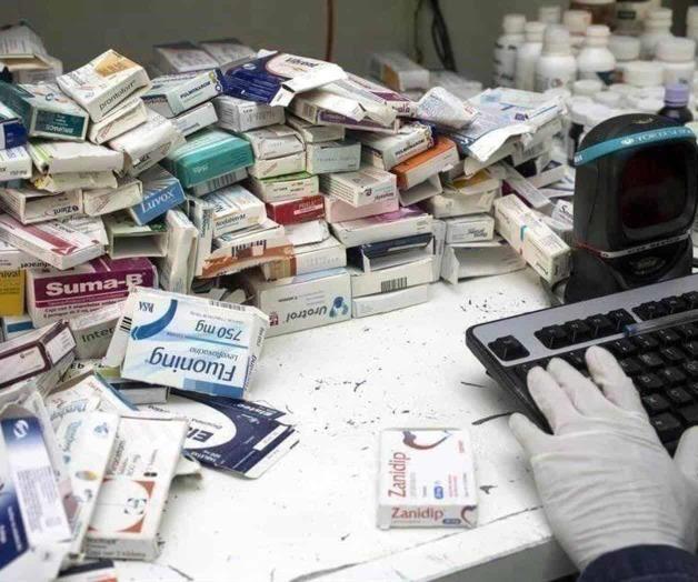 Critican falta de claridad en compra de fármacos