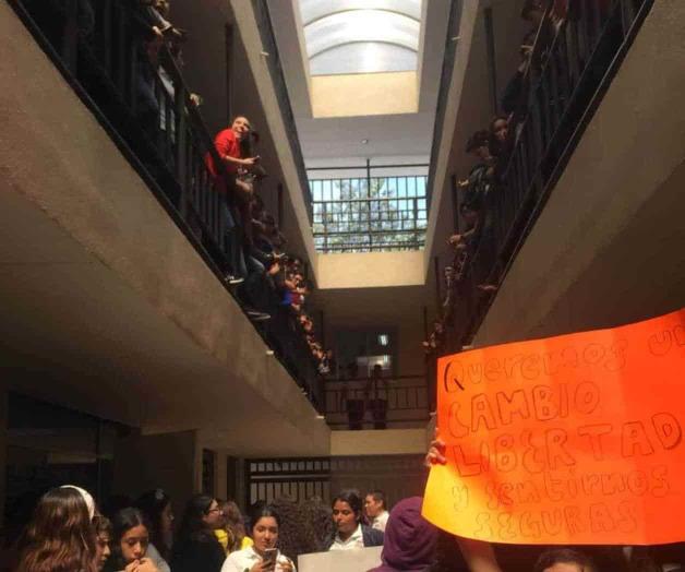 Protestan en Preparatoria de UNE vs maestros acosadores de Tampico