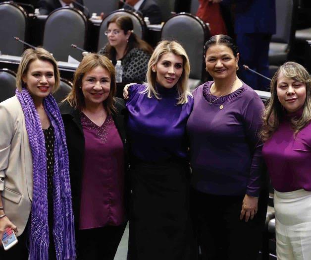 ¿Qué significa vestir morado en el Día Internacional de la Mujer?