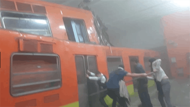 Chocan trenes de metro Tacubaya; hay 41 heridos y un muerto