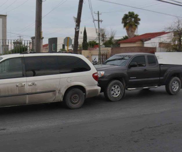 Choca por alcance, no guardó distancia Choca por alcance, no guardó distancia