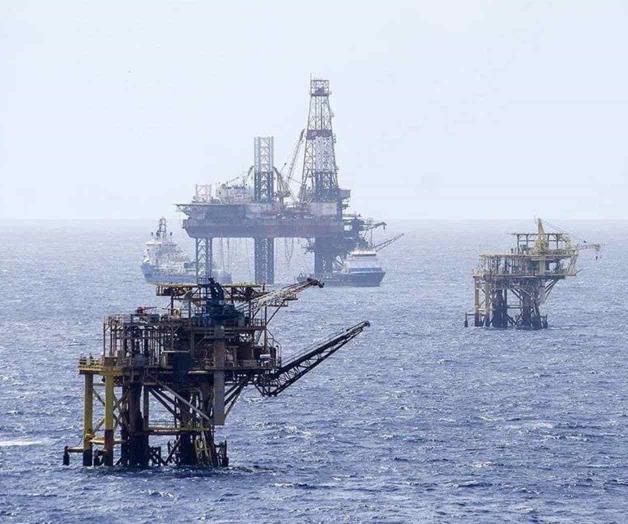 Precios del crudo marchan con fuertes bajas