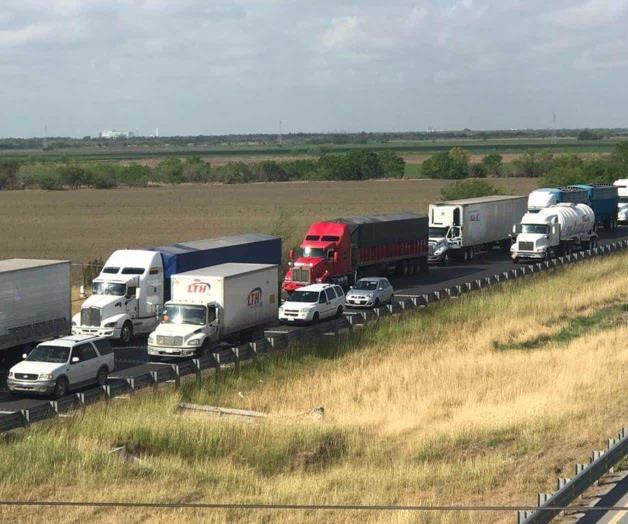 Varados decenas de tráilers en el cruce fronterizo de Nuevo Progreso