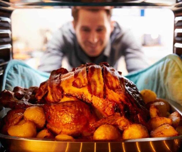 A qué temperatura debo cocinar el pollo, la carne y el pescado