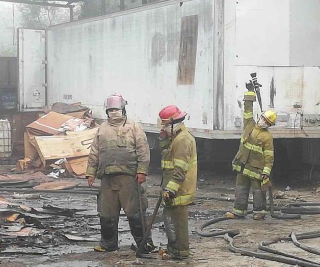 Devora incendio una bodega