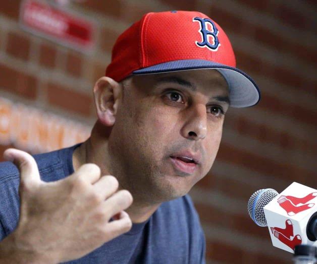 Suspendido Alex Cora por el resto del año