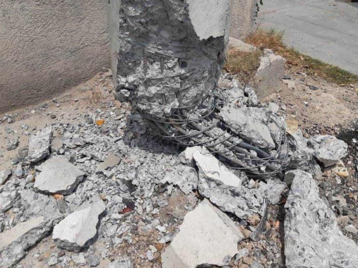 Urge atender poste dañado Urge atender poste dañado