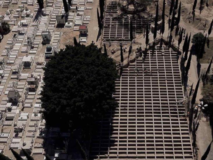 Construyen cementerio para muertos por COVID-19, en Guadalajara Construyen cementerio para muertos por COVID-19, en Guadalajara