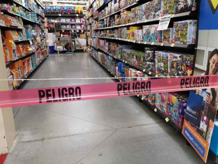 Cadenas comerciales ponen áreas ‘no esenciales’ en cuarentena Cadenas comerciales ponen áreas ‘no esenciales’ en cuarentena