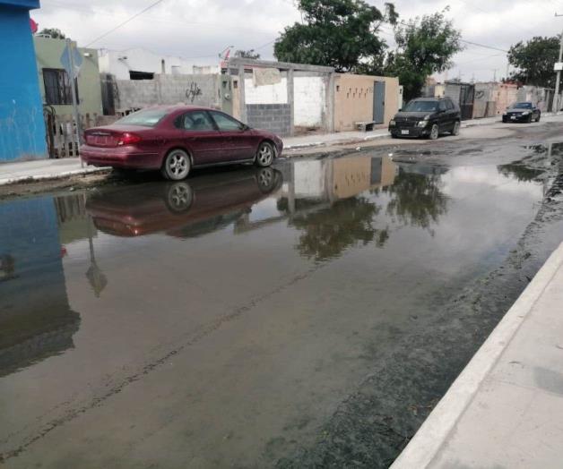 Llevan dos años con el desbordamiento de aguas residuales en Villa Esmeralda