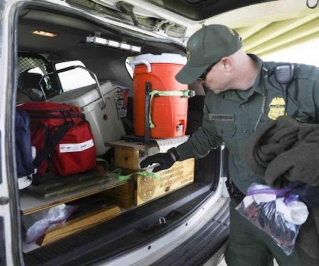 Los agentes salvan la vida a bebé de 1 año