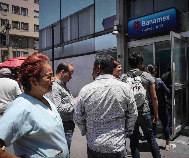 Comparan el cobro de comisión en bancos por retirar y consultar saldo Comparan el cobro de comisión en bancos por retirar y consultar saldo