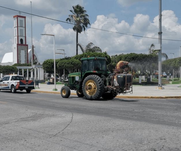 Sanitizan la plaza principal
