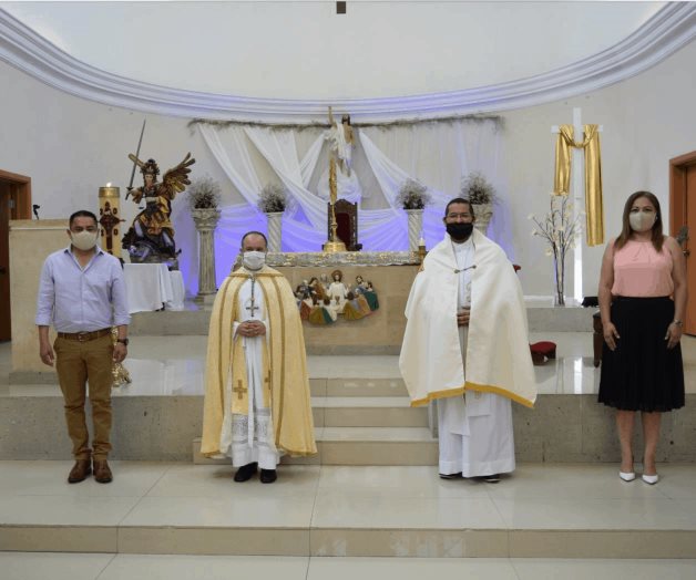 Acompañan al obispo en jornada de oración