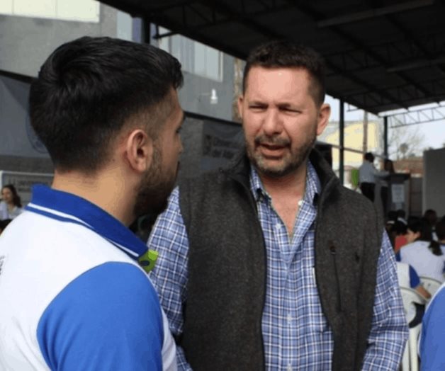 Felicita alcalde a estudiantes