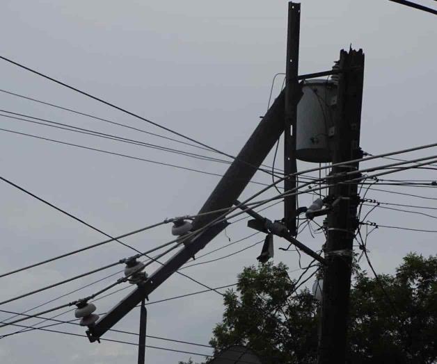 Cae rayo sobre transformador