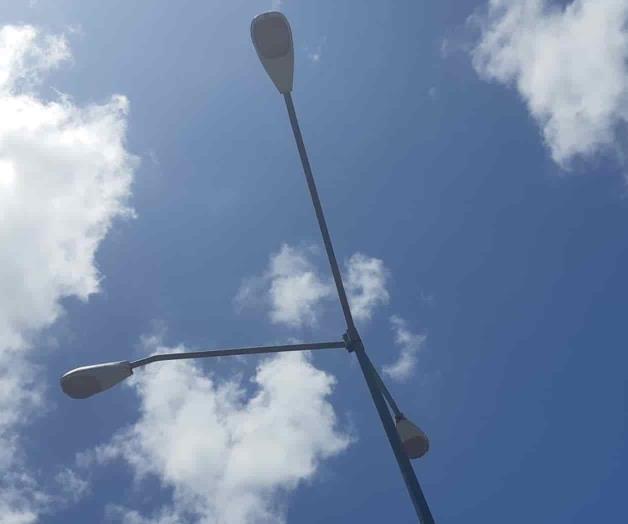 Solicitan vecinos reparar lámparas