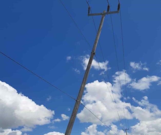 Llaman a CFE debido a un poste