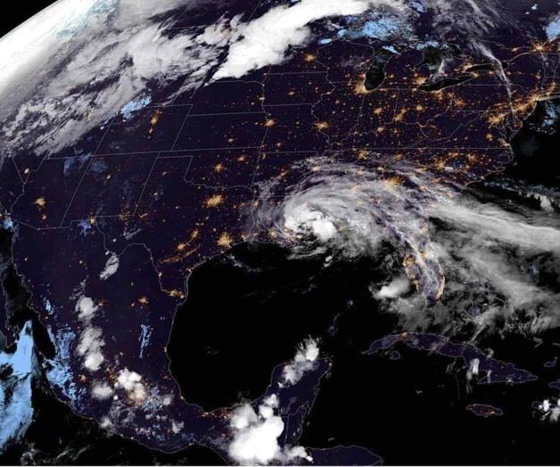 Persisten aguaceros por tormenta tropical