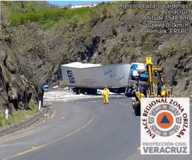 Accidente provoca nube tóxica en autopista Puebla-Veracruz