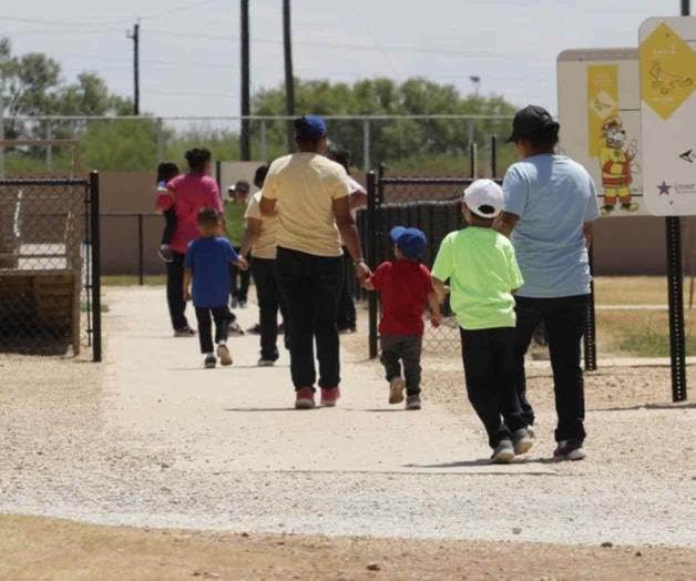 EEUU: Jueza ordena liberar a niños migrantes detenidos