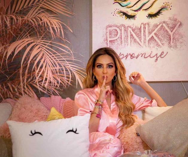 Abre su mundo color de rosa Abre su mundo color de rosa