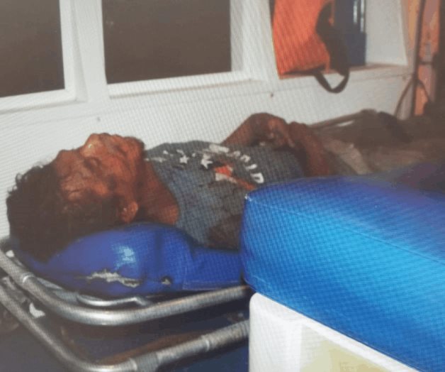 Vomita sangre y muere esperando