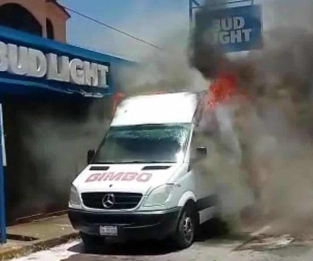 Incendian tres camiones de Bimbo en Cd. Victoria Incendian tres camiones de Bimbo en Cd. Victoria