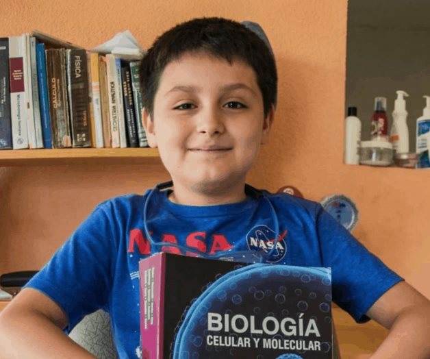 Niño va por su segunda carrera, ahora en Ingeniería Biomédica
