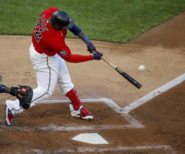 Bieber sufre 2 jonrones pero Indios ganan 4-2 a Rojos