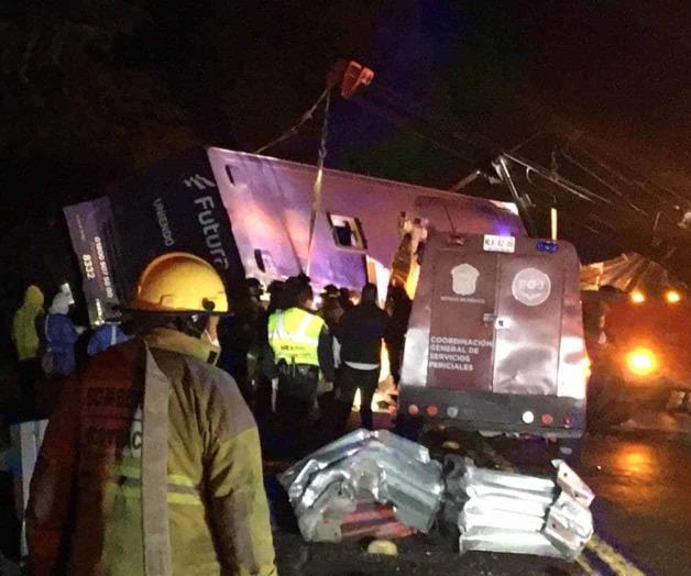 Accidente en la México-Toluca deja 13 muertos y 24 heridos Accidente en la México-Toluca deja 13 muertos y 24 heridos