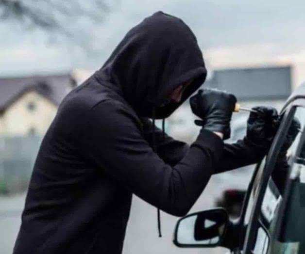 A punta de metralleta le roban su camioneta A punta de metralleta le roban su camioneta