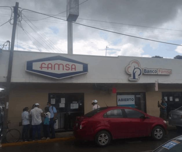 Cierran Famsa al deber la renta Cierran Famsa al deber la renta