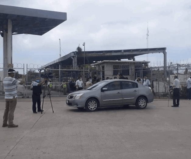 Bloquean vecinos muelle de metales