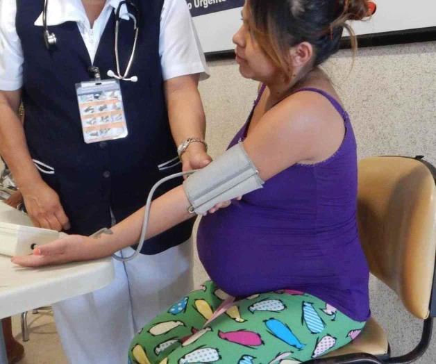 Disminuyen embarazos en adolescentes