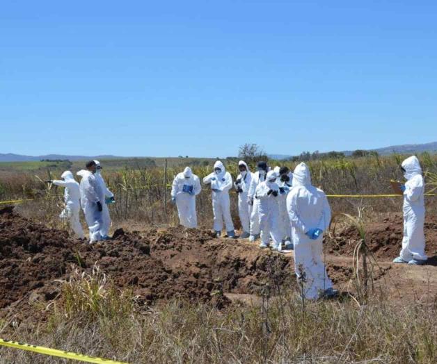 Padecen familias al buscar en fosas