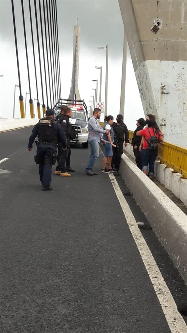 Intenta mujer lanzarse desde el puente de Tampico