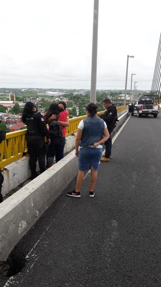 Intenta mujer lanzarse desde el puente de Tampico